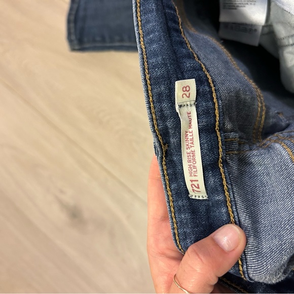 High rise skinny Levi’s - Picture 3 of 3